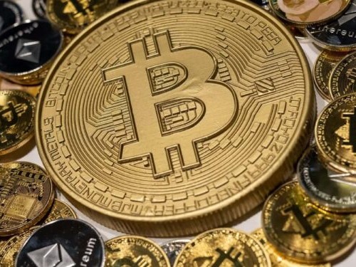 2 月加密币市场裂变启示录：悲观者永远正确，乐观者永远前进