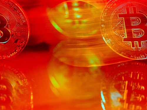 比特币跌破 8 万美元、资金费率摆荡不定，这波回调底部在哪？