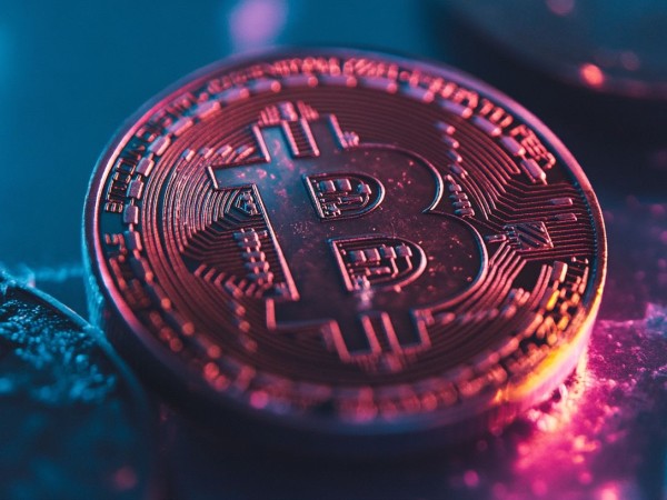 川普家族持股的American Bitcoin昨日一度涨逾15％ 现持有 3,865 枚 BTC