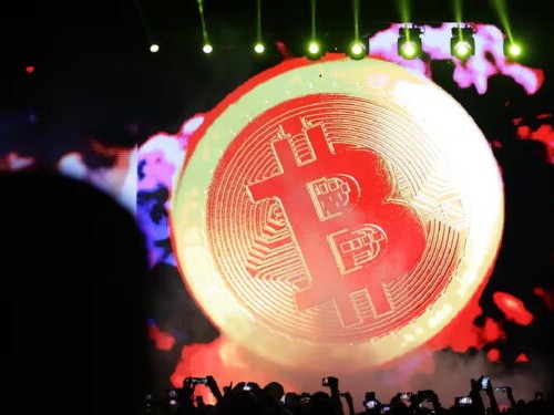 美国比特币 ETF 今年 1 月狂吸金 52 亿美元！川普光环效应还能持续？