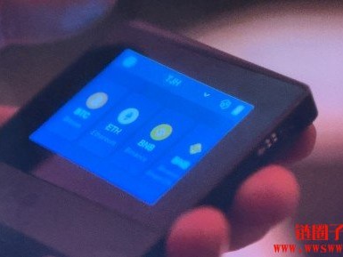 Netflix影集《回魂计》诈骗集团使用的冷钱包是哪一个牌子？